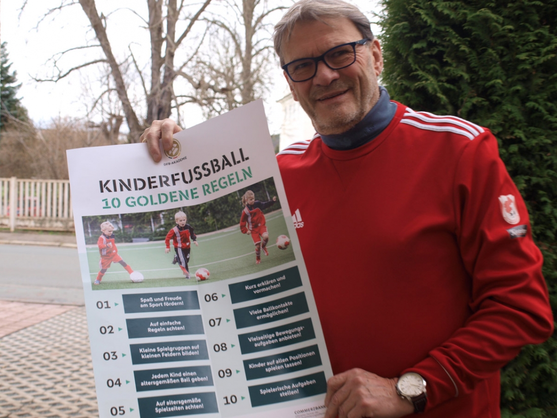 KFA-Nachwuchschef Rainer M&uuml;ller strebt das gro&szlig;e Ganze an.