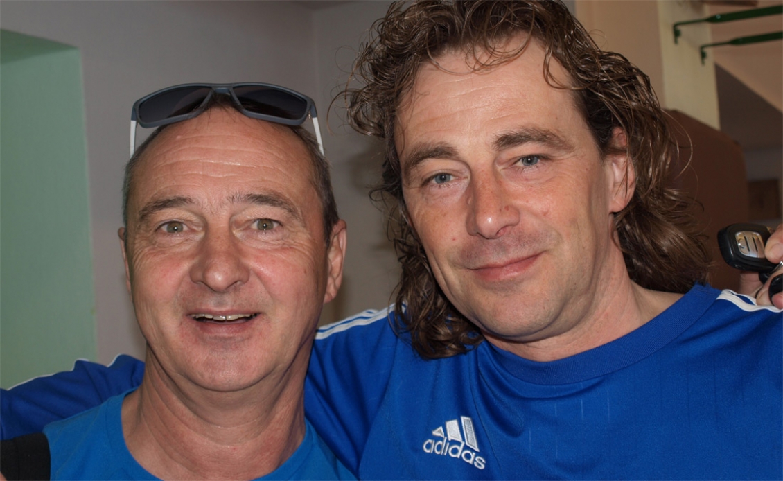 Jubilar Jörg Fleischer (re.) ist gut mit dem Jenaer Coach Norbert Beckert befreundet, der stets bei den SoccerTalents-Camps in Gera unterstützt