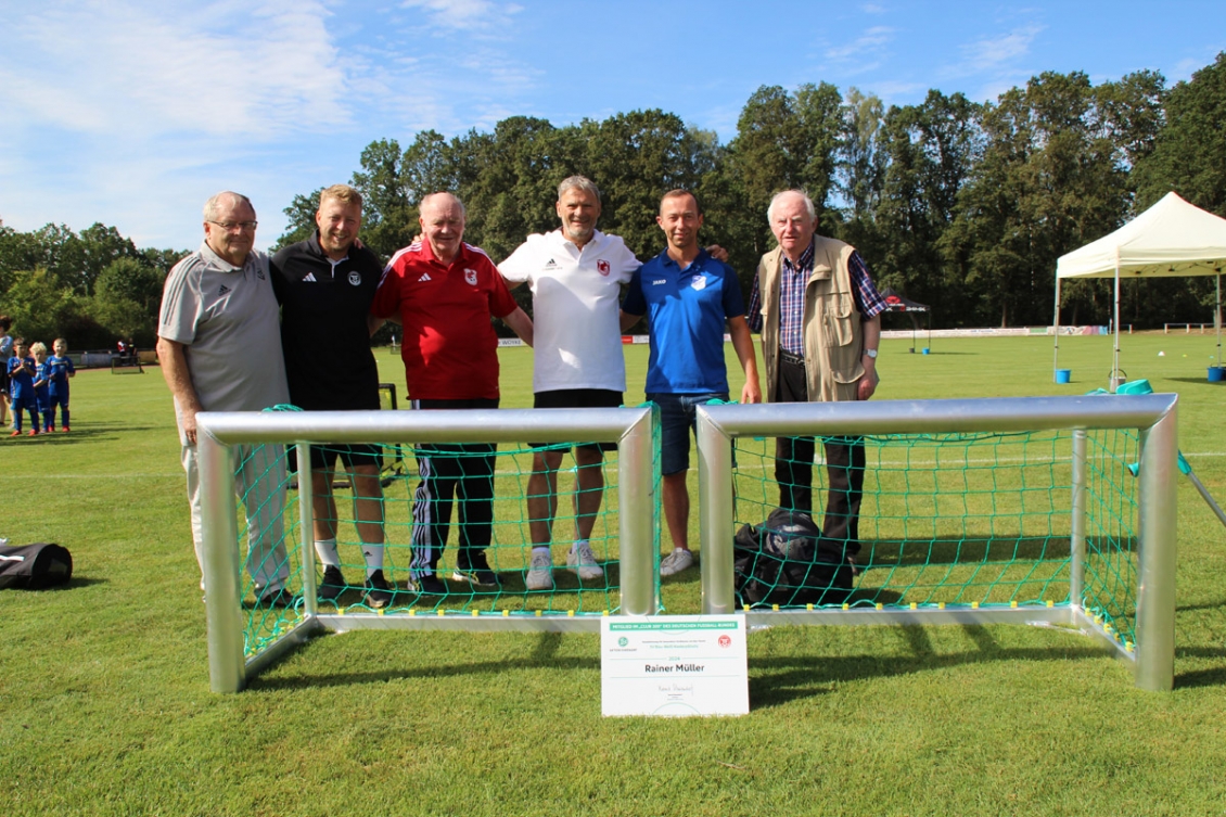 Vereinsehrung &bdquo;Club der 100&ldquo;  Rainer M&uuml;ller