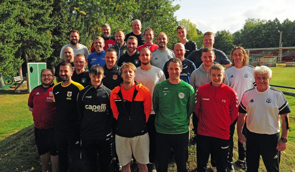 Die Auszubildenden zur Trainer-C-Lizenz beim zweiten Pr&auml;senztag in N&ouml;bdenitz.